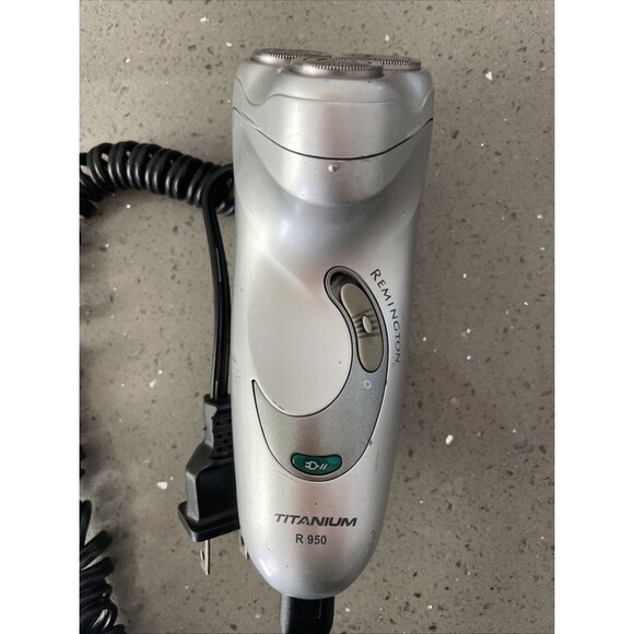 Remington Titanium R-950 Electric Razor Shaver W/ Cord tested - Picture 2 of 11